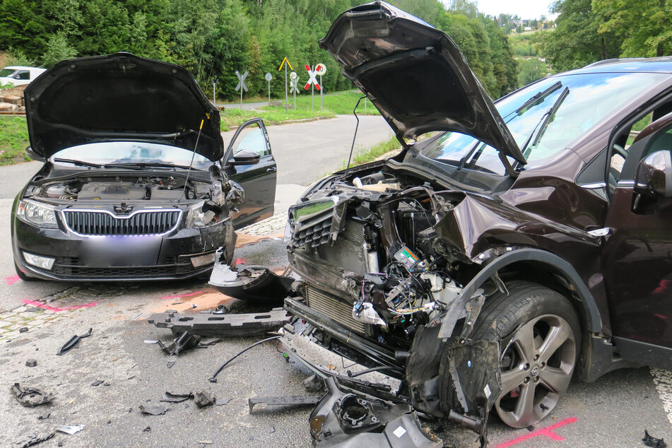 Die Straße musste nach dem Crash gesperrt werden.