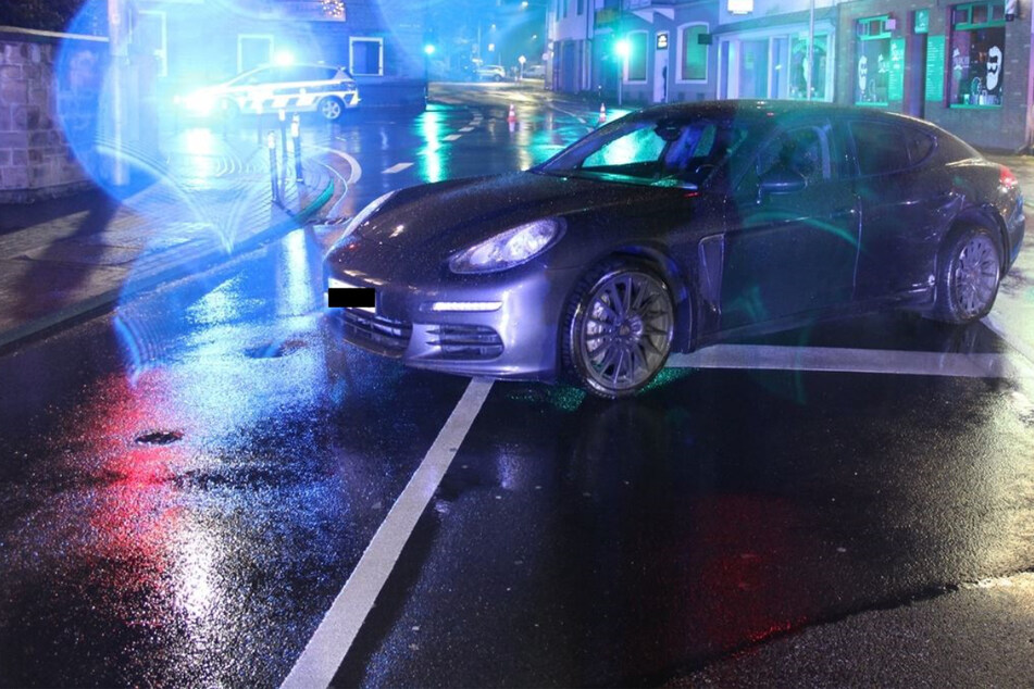 Corsa-Fahrerin (20) schlittert in teuren Porsche: So hoch ist der Schaden