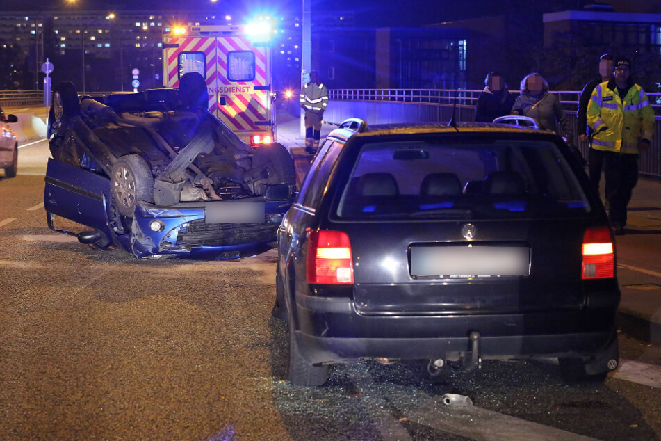 Der Peugeot kollidierte mit dem VW Passat auf der Nossener Brücke.