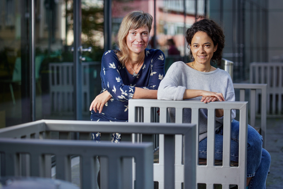 Die Psychologinnen Dr. Katharina Linse (36, li.) und Elisa Aust (31, re.) leiten die ALS-Angehörigengruppe.
