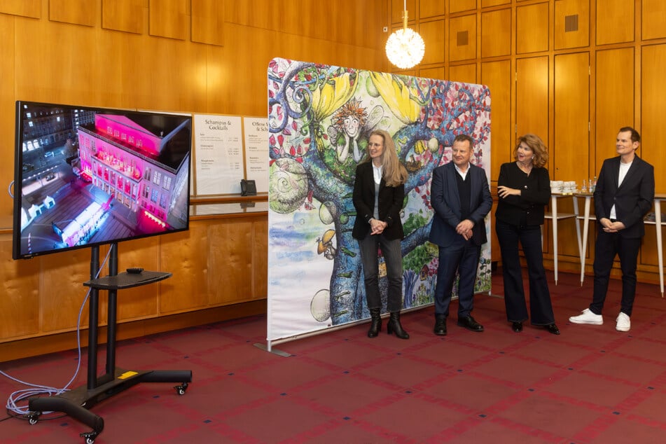 Dr. Claudia Nerius (v.l.n.r.), Gerd Rupp, Vivian Honert-Boddin und Opernball-Moderator Malte Arkona blicken auf eine erfolgreiche Veranstaltung zurück.