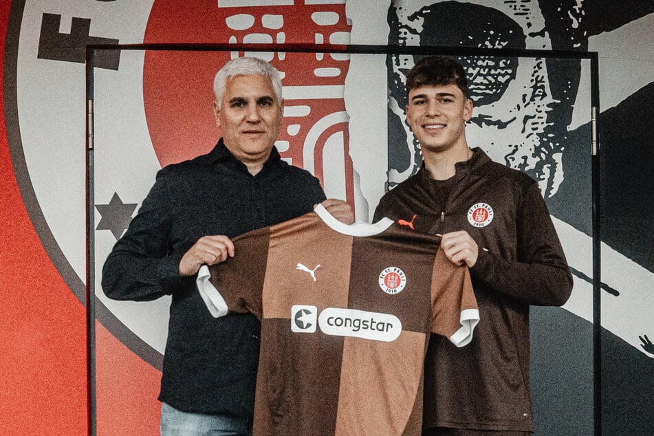 Noah Weißhaupt (23, r.) wird den FC St. Pauli auf Leihbasis bis zum Sommer verstärken.