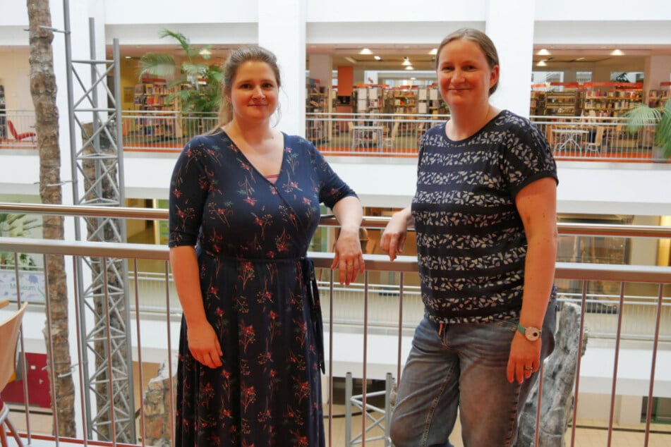 Julia Trillhof (l.) und Jana Eger (r.) sollen offenbar dauerhaft die Doppelspitze in der Stadtbibliothek bilden.