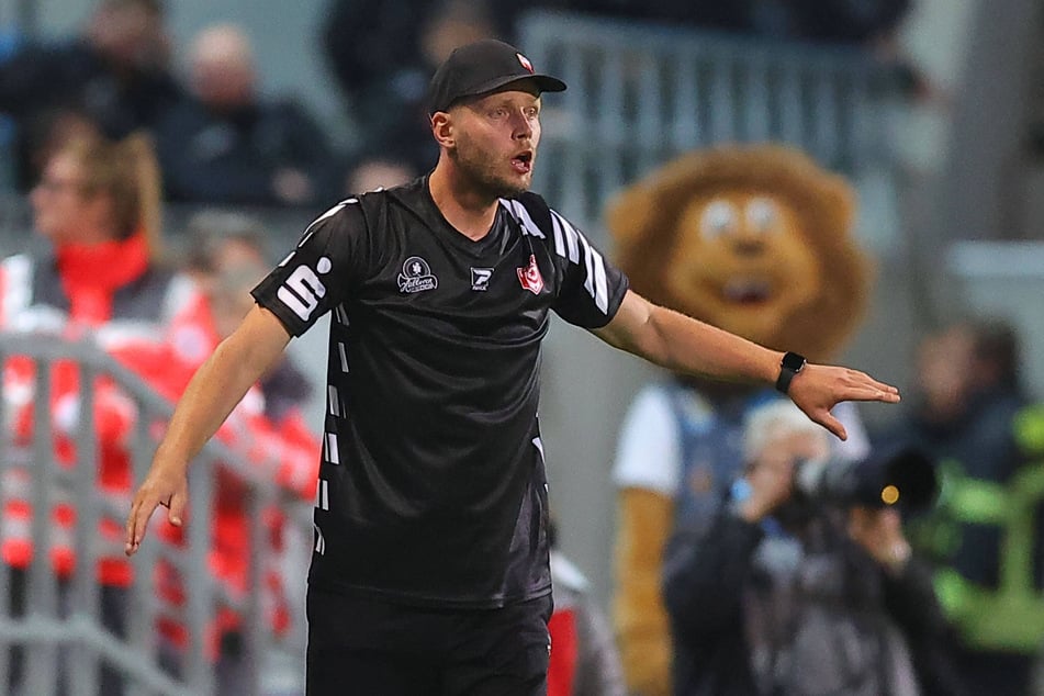 Robert Schröder (37) hat sich mit dem Halleschen FC frühzeitig aus dem Aufstiegskampf verabschiedet.