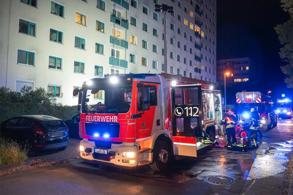 Die Feuerwehr war anfänglich mit mehreren Fahrzeugen ausgerückt.