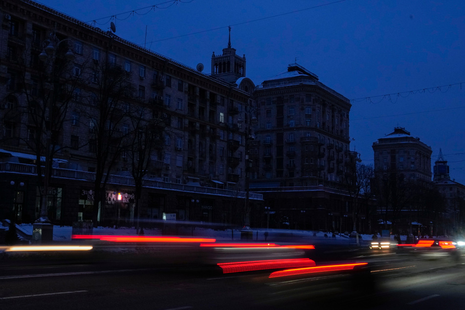 Alles dunkel in den Häusern. Auch Kiew ist nach wie vor von Stromausfällen betroffen.