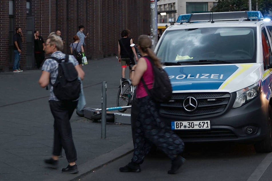 Ein Polizeieinsatz am Bahnhof Botanischer Garten hat am Sonntag zu Beeinträchtigungen bei der S1 geführt.