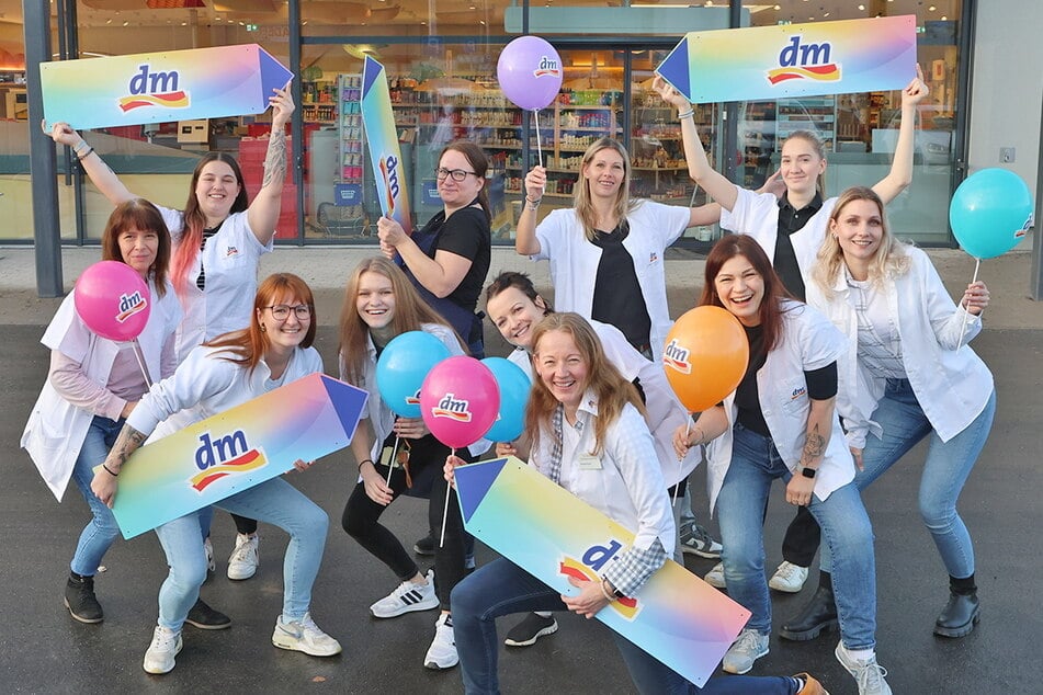 Dieses Team öffnet ab Montag (15.12.) einen dm-Markt mit vielen Extras