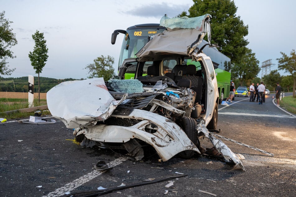 Der Dacia wurde bei dem Unfall völlig zerstört.