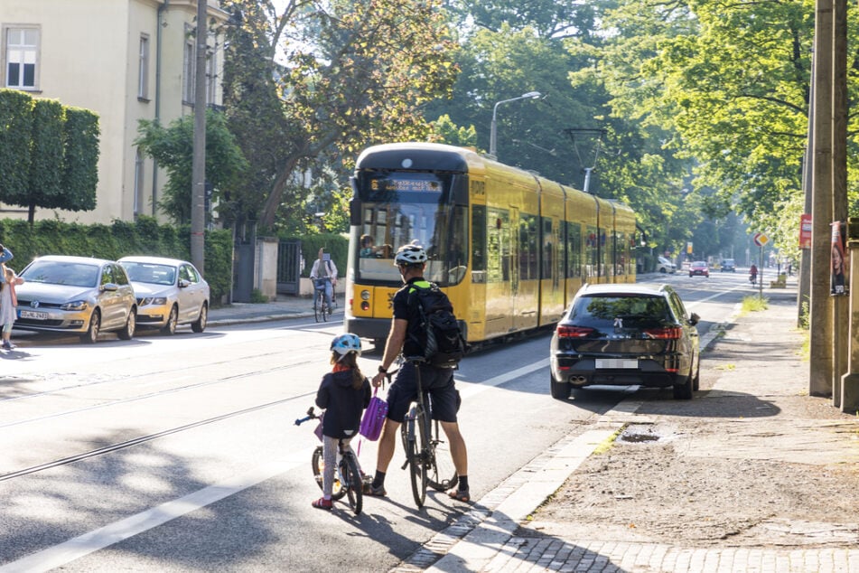 Nach der Sanierung der wichtigen Verbindungsstraße zwischen Uniklinik und Blauem Wunder stellt sich die Frage: Wo halten?