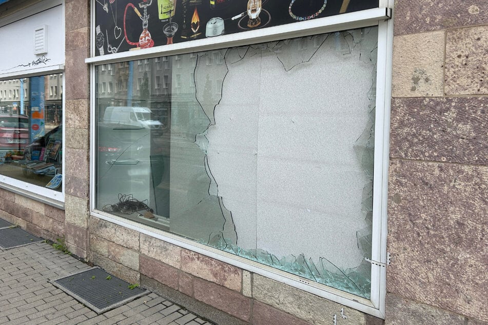 Aus einem Geschäft in der Reitbahnstraße wurden in der Nacht zwei Shishas geklaut.