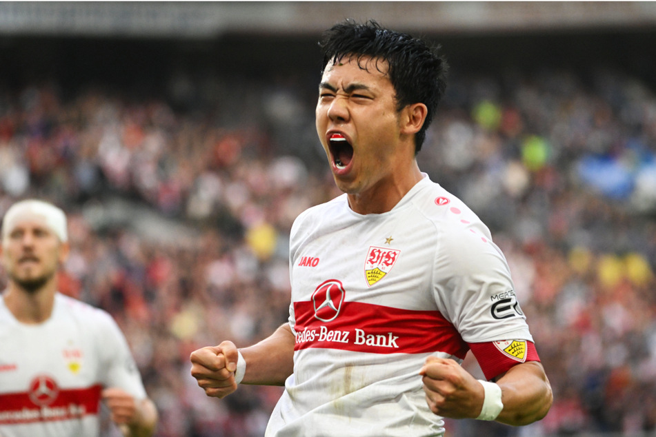 Wataru Endo (r.) traf für den VfB Stuttgart zum 4:1-Endstand.