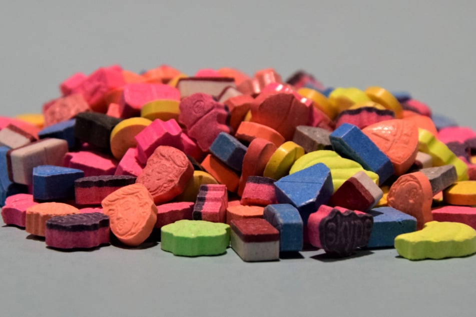 Ecstasy-Tabletten in den verschiedensten Farben fanden die Fahnder bei dem speziellen Sammler.