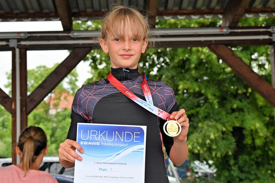 Greta Weißflog (12) eifert ihrem berühmten Papa nach und gewinnt Turniere.