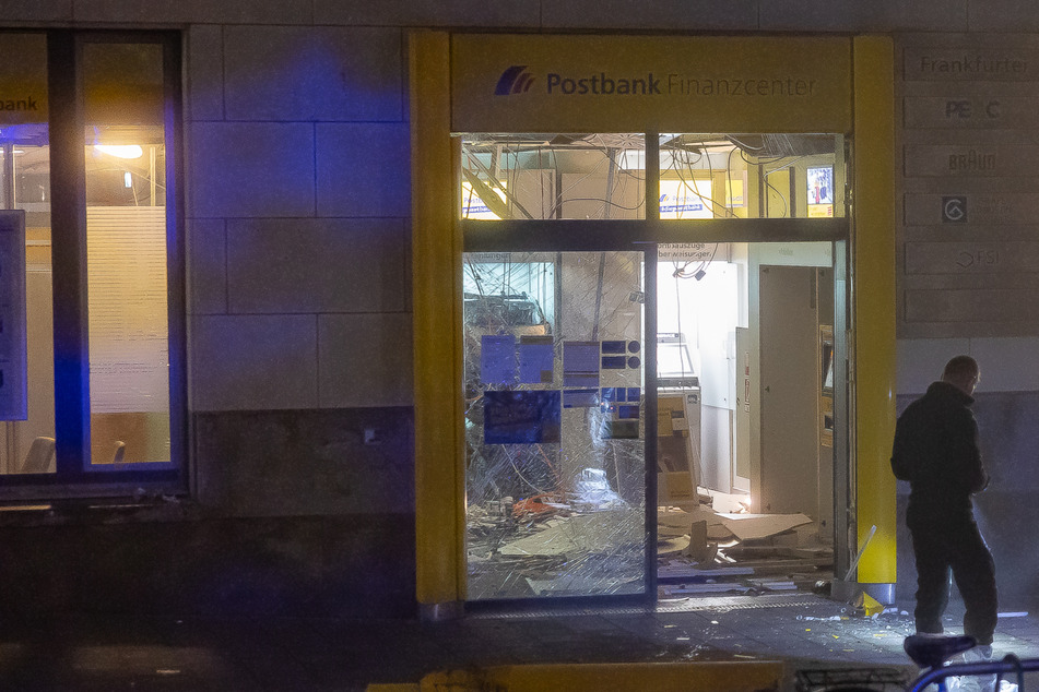 Geldautomat in Neu-Isenburg gesprengt: Polizei fahndet mit Großaufgebot nach Tätern