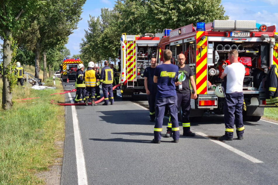 Rettungskräfte an der Unfallstelle.