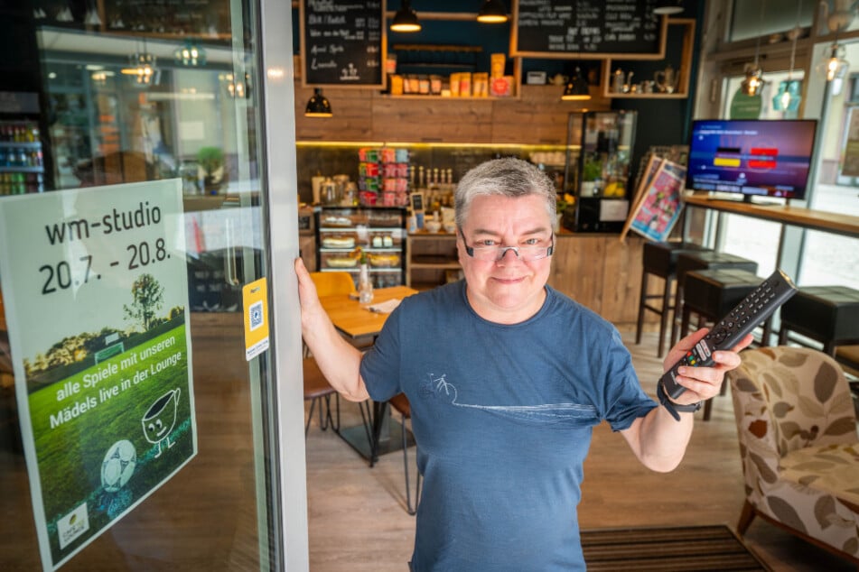 Ines Schlenzig (55) von der "Café &amp; Tee Lounge" bietet auch weiterhin kostenlose Toiletten an.