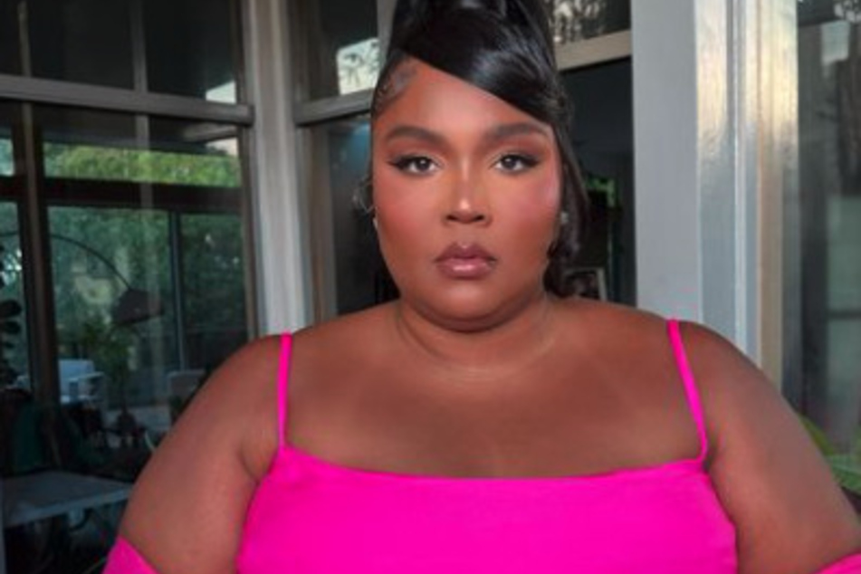Lizzo dished on experiencing Kravis' PDA up close when she sat next to them at this year's Met Gala.