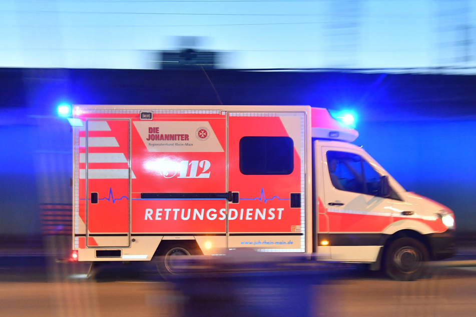 Die Polizistin wurde schwer verletzt in ein Krankenhaus gebracht. (Symbolfoto)