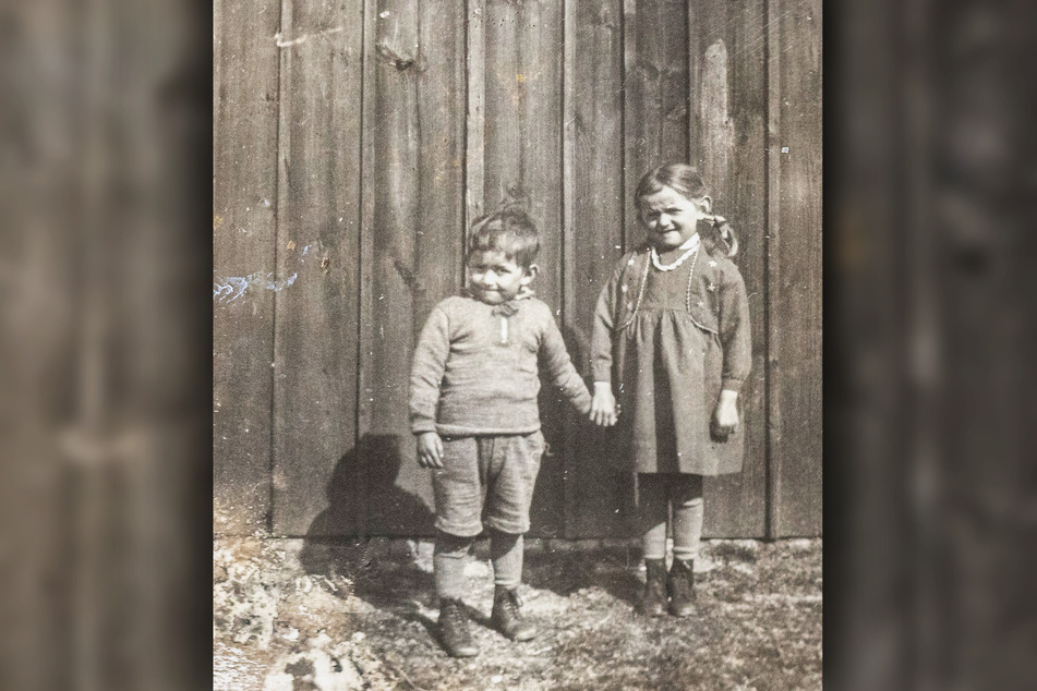 Die kleine Erna und ihr Bruder Herbert vor Beginn des Zweiten Weltkrieges.