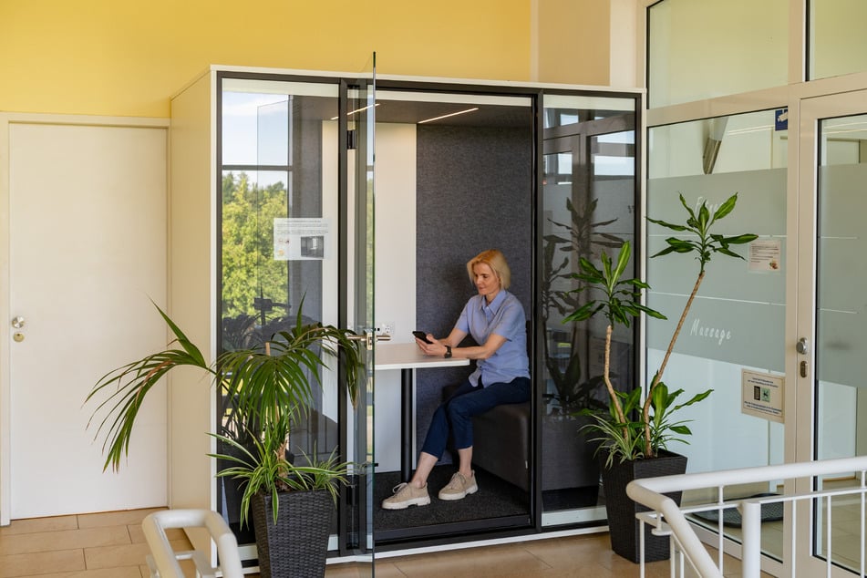 Absoluter Hingucker und Alleinstellungsmerkmal des Campingplatzes ist die Telefonkonferenzbox mit W-LAN.
