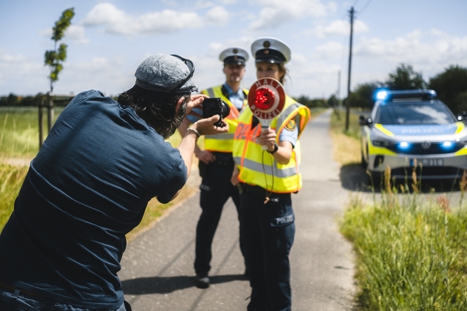 Vier "Charaktere" thematisiert die Polizei-Kampagne, darunter auch das Berufsbild "Verkehrspolizistin".