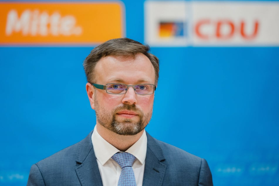 Ist froh über die kommunale Nachbarschafts-Hilfe: Ralf Liebaug (42, CDU), der Büro-Leiter des Suhler Oberbürgermeisters. (Archivbild)