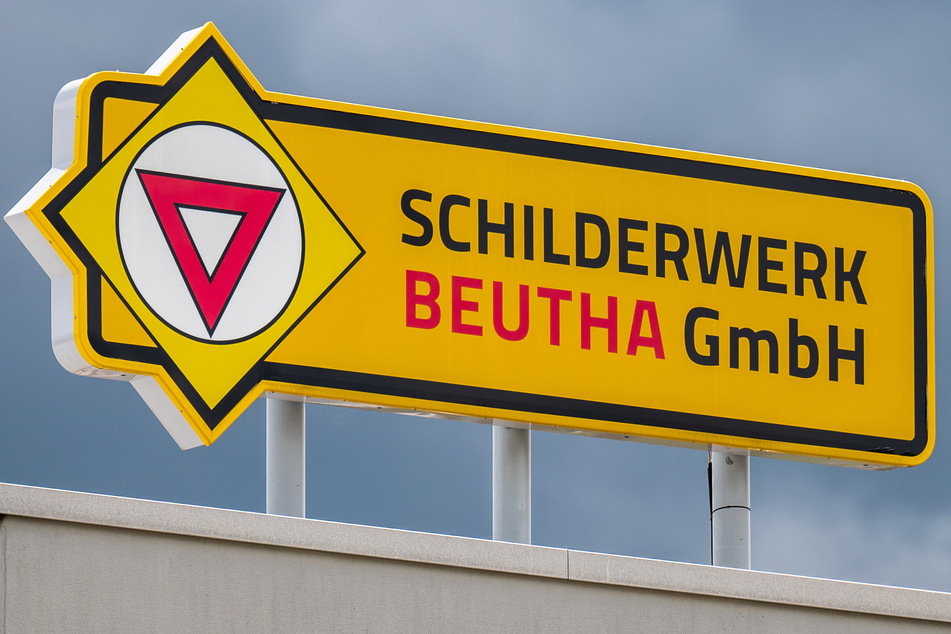 Das Schilderwerk Beutha hat seinen Sitz in der Chemnitzer Clemens-Winkler-Straße.