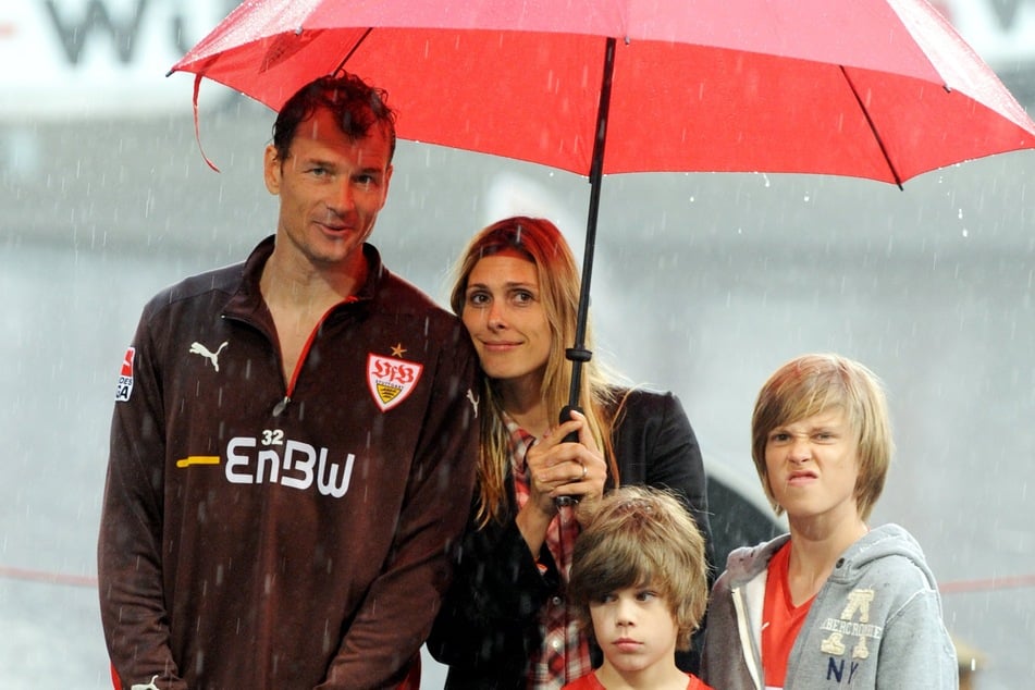 Die beiden haben den gemeinsamen Sohn Mats (24, u.l.) sowie Lasse (28, r.), den Jens Lehmann nach der Hochzeit adoptierte. 2006 kam noch Tochter Lieselotta (18) auf die Welt.