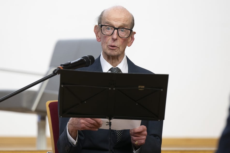 Seine Königliche Hoheit Prinz Edward Herzog von Kent (89) sprach im Rathaus anlässlich des Gedenktages.