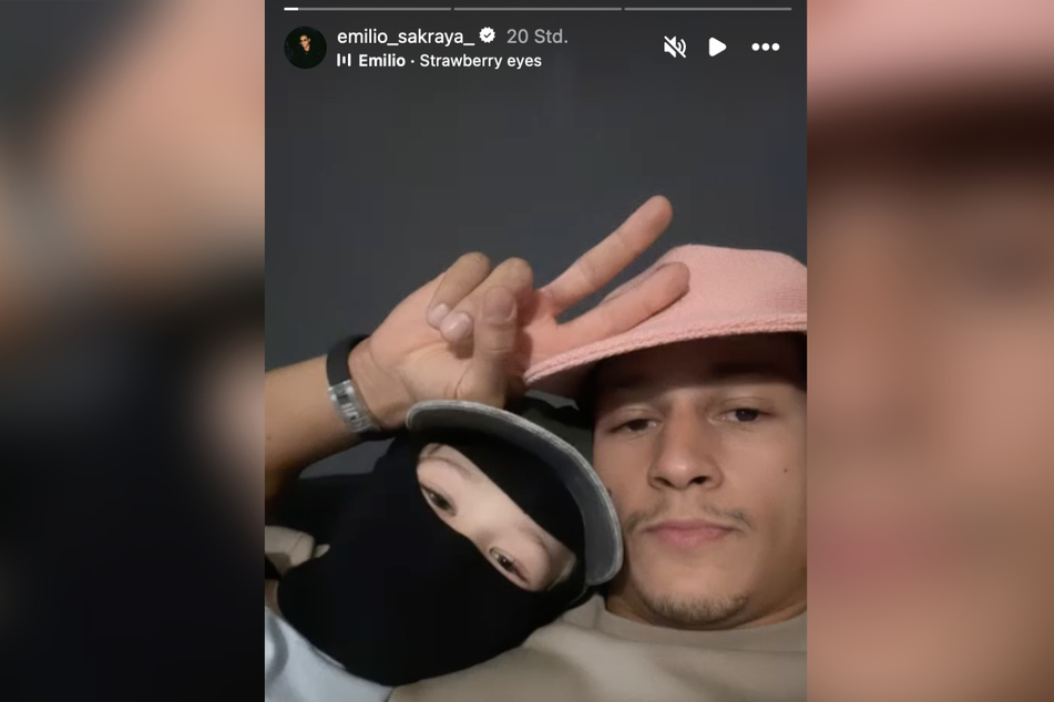 Emilio Sakraya (27) teilte ein süßes Selfie mit seinem Sohn auf Instagram.