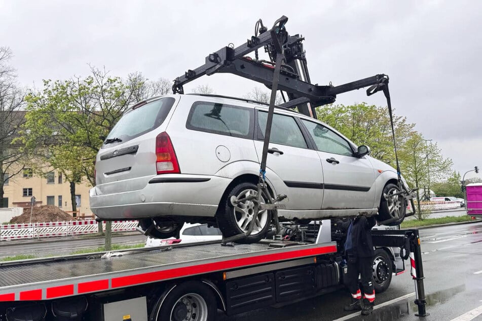 Selbst ohne die Detailaufnahmen sind die Roststellen am Unterboden deutlich erkennbar.