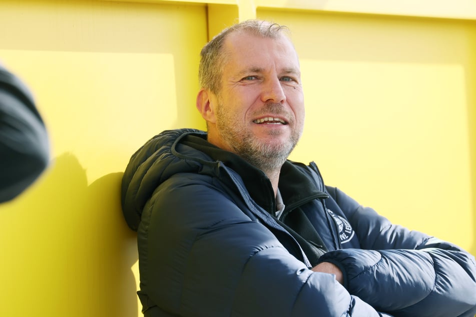 Loks Trainer Jochen Seitz (49) muss seine Mannschaft nach der Jena-Pleite wieder auf Siegeskurs bringen.