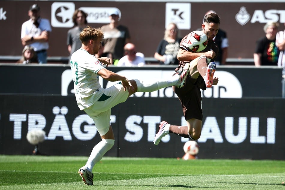Mit viel Ballbesitz versuchten beide Teams in Halbzeit eins schnell nach vorne zu spielen.