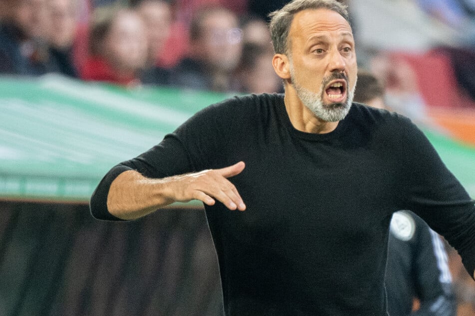 VfB-Coach Pellegrino Matarazzo (43) ist auf der Suche nach Lösungen für die sportlichen Probleme.