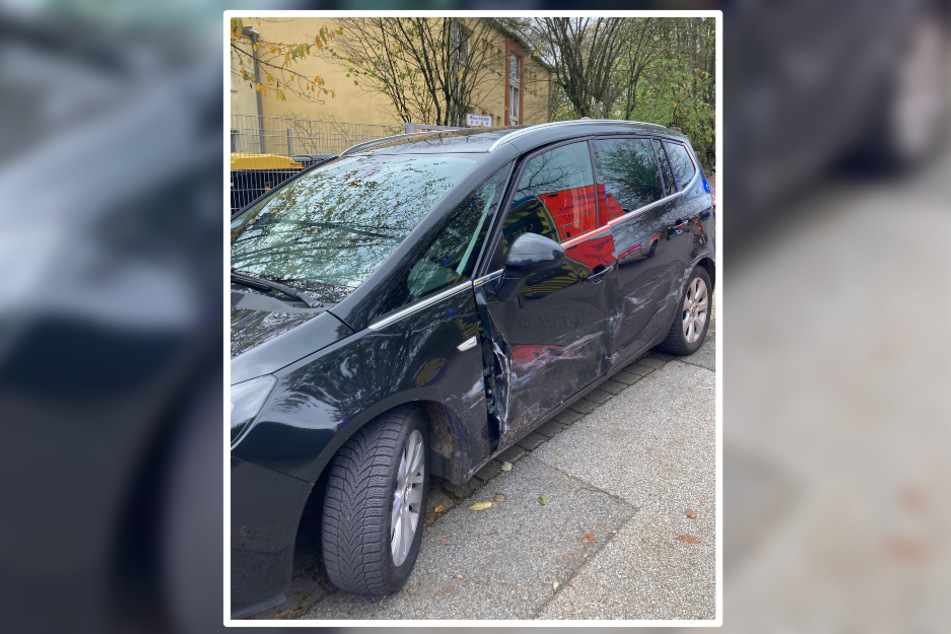 Einer der beschädigten Opel Zafira kam mit einer heftigen Schramme auf der Fahrerseite davon.