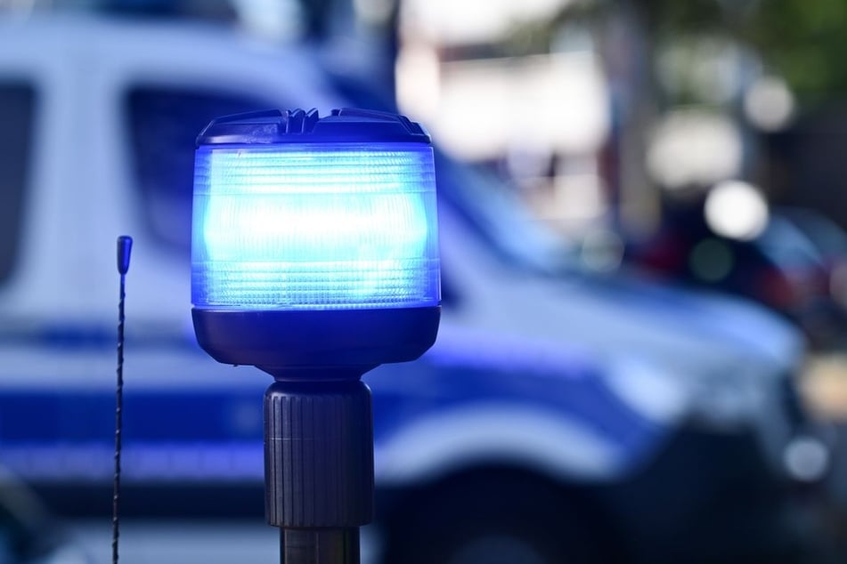 Die Polizei hat nach der Attacke die Suche nach den unbekannten Tätern aufgenommen. (Symbolfoto)
