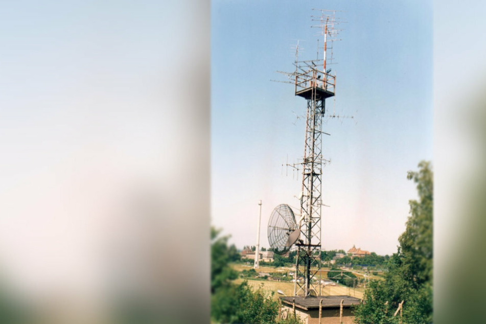 Der Antennenmast diente ausschließlich dem Empfang von Fernseh-und Radio-Sendern. Signale kamen meist vom Ochsenkopf im Fichtelgebirge.