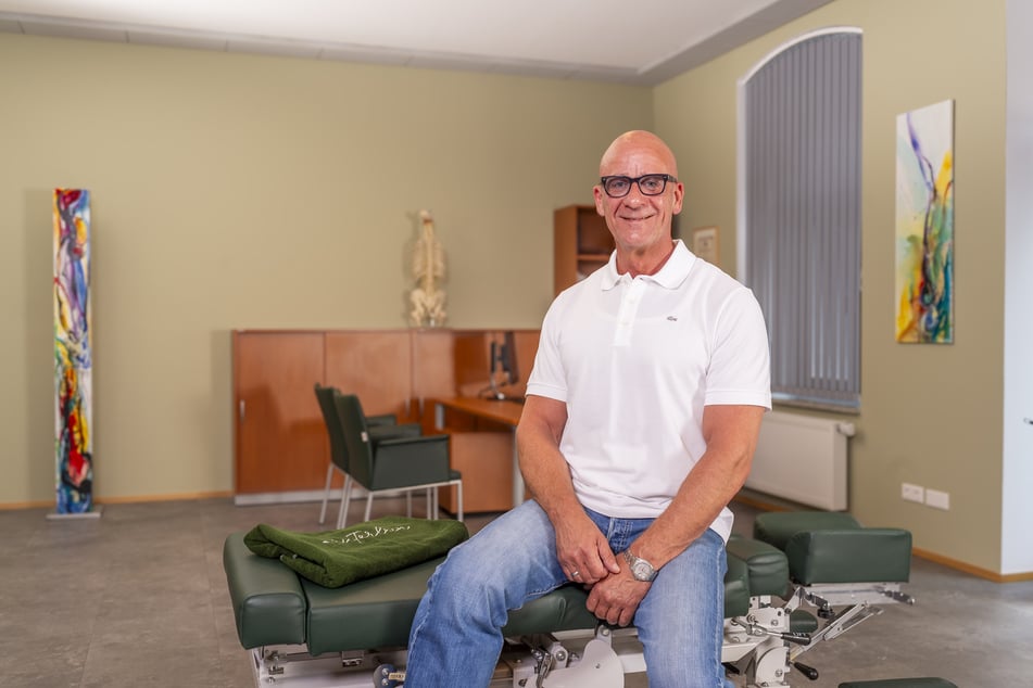 Heilpraktiker Ingo Lauterlein hat bei der Gestaltung seiner Praxisräume viel Wert darauf gelegt, dass sich seine Patientinnen und Patienten sofort rundherum wohl fühlen.