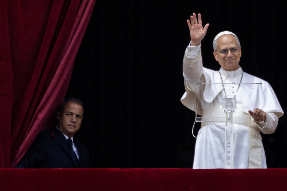 Pope Leo XIV calls for end to wars in Ukraine and Gaza in Sunday address to thousands