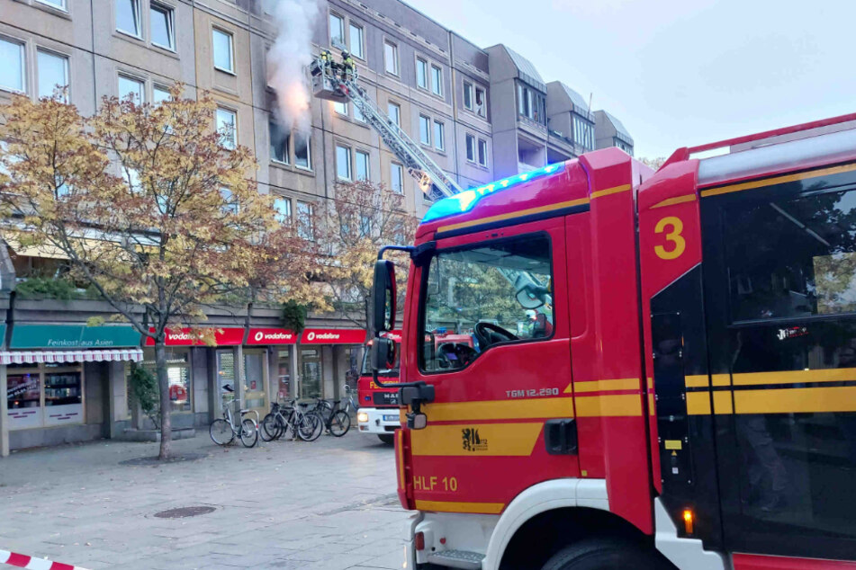 Dresden: Wohnungsbrand am Albertplatz in Dresden: 16 Personen verletzt