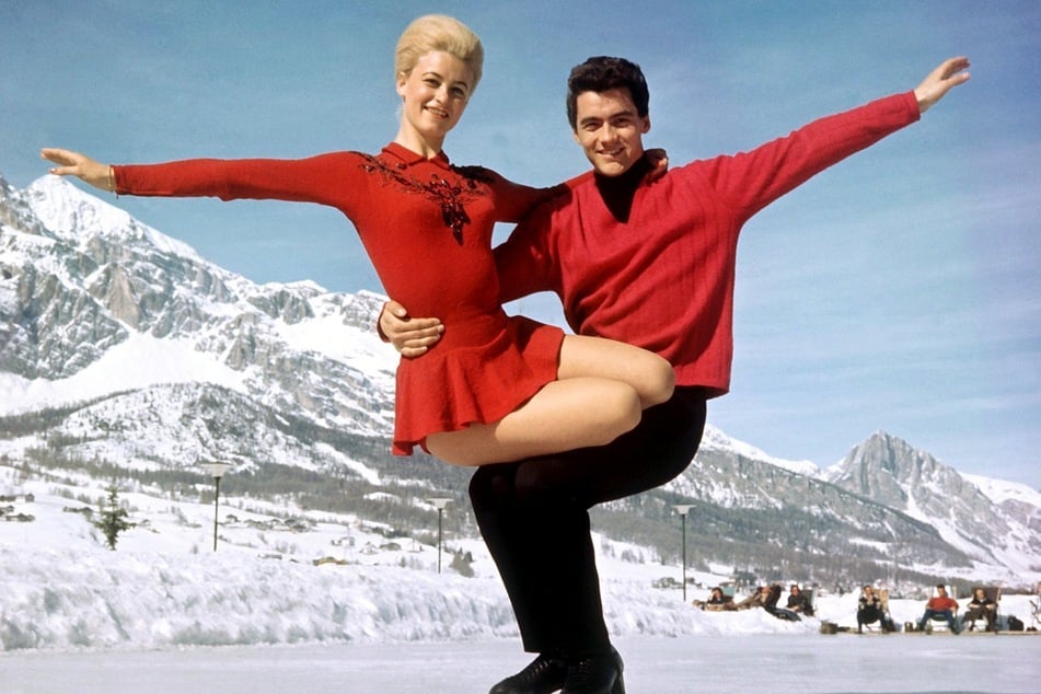 Das Eiskunstlaufpaar Marika Kilius und Hans-Jürgen Bäumler beim Training in Cortina d'Ampezzo, Italien. (undatierte Archivaufnahme)