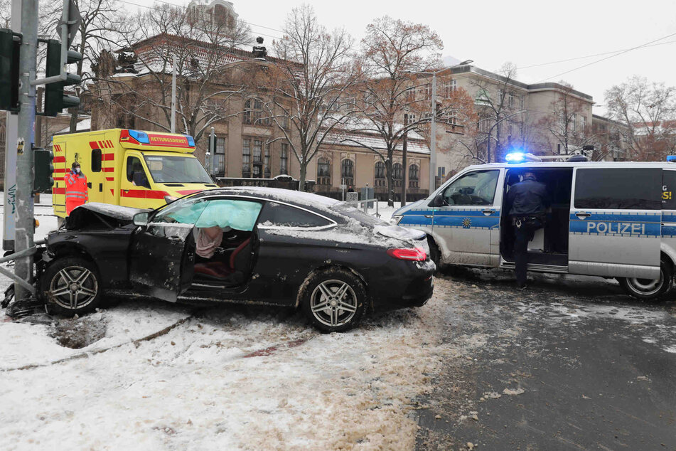 Polizei und Krankenwagen eilten zu Hilfe.