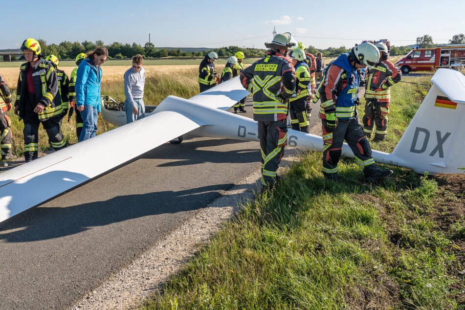 Neben der Autobahn: Drei Segelflieger müssen gleichzeitig notlanden
