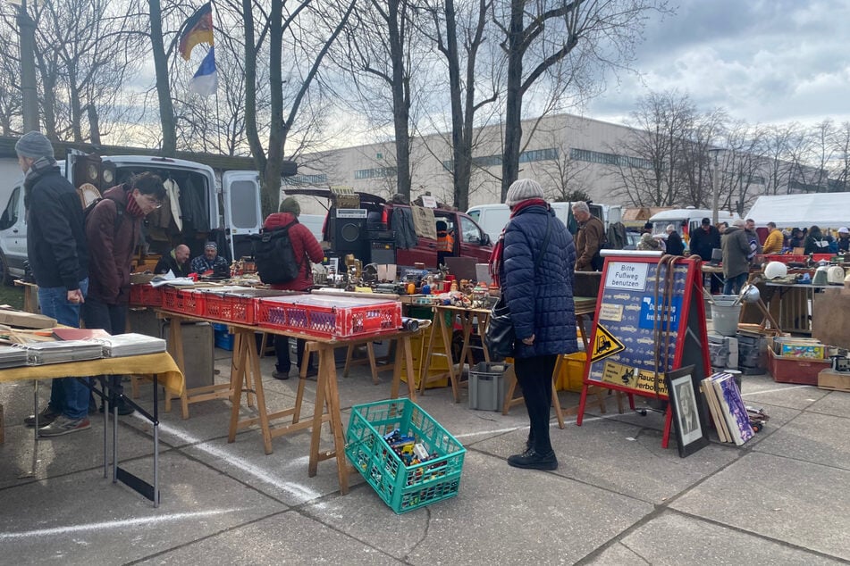 Von Spielzeug, über Schmuck, bis hin zu Antiquitäten - Beim Agra Antikmarkt gibt es einiges zu entdecken.