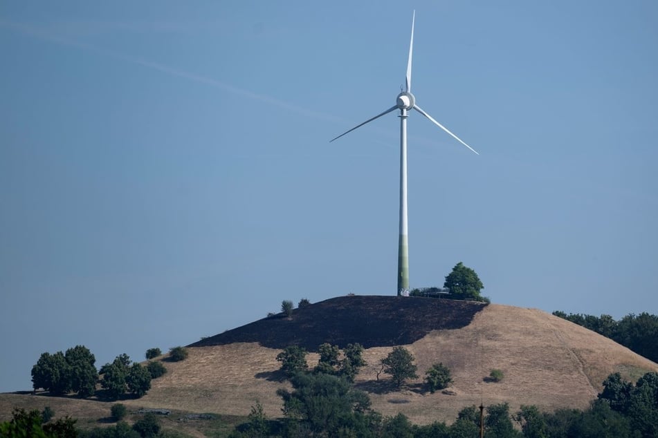 Der Brand hinterließ einen dunklen Fleck am Berg, der als ein beliebter Aussichtspunkt gilt.