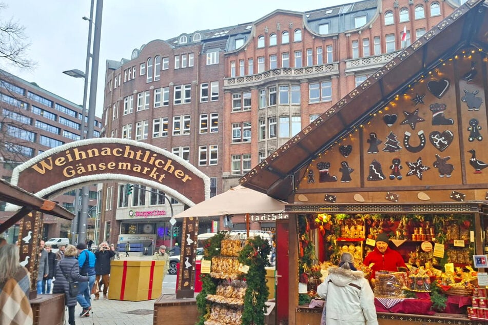 Zur Weihnachtszeit findet sich auf dem Gänsemarkt Hamburg ein gemütliches Lebkuchendorf.
