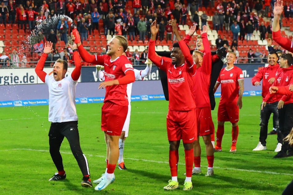 Große Freude beim FSV nach dem Sieg gegen den HFC.