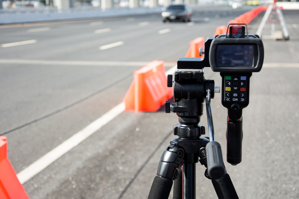 Die Polizei konnte den Raser (28) auf der A4 filmen. (Symbolbild)