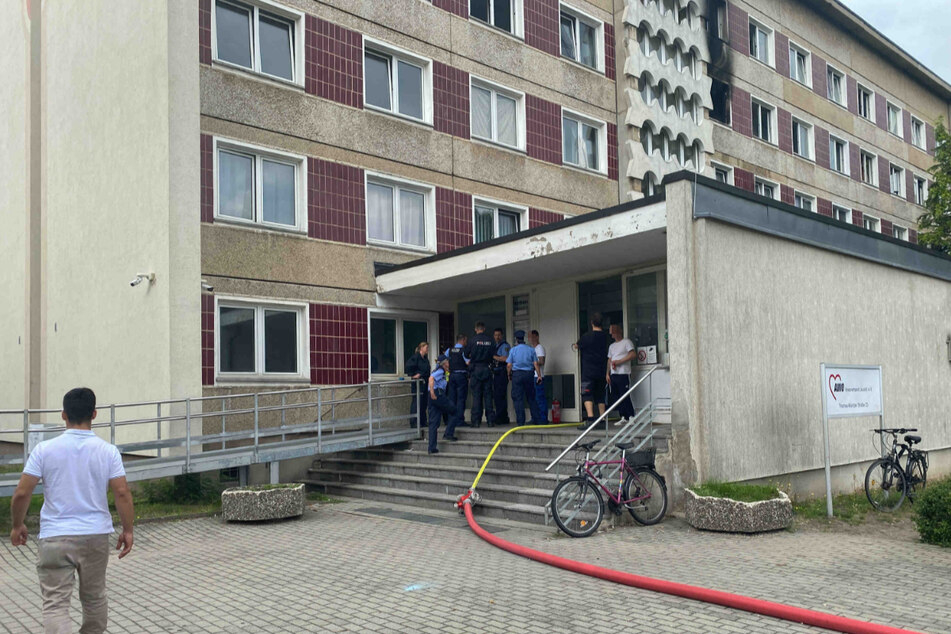 In der dritten Etage des Asylheims kam es zu einem Zimmerbrand.